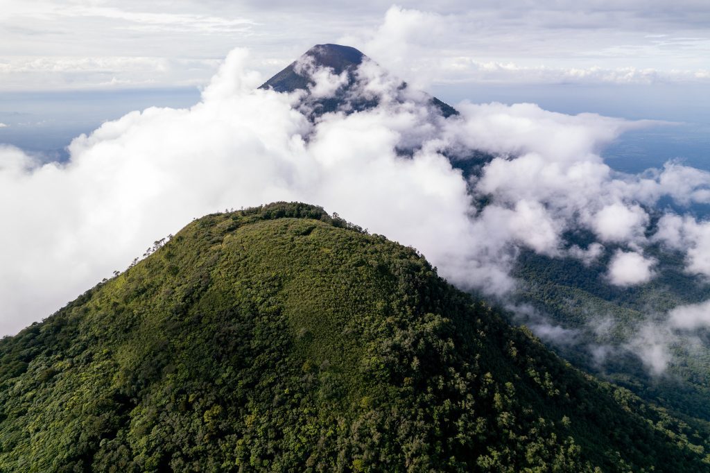 Best time to visit Lake Atitlán with weather, seasons, and travel tips for planning your trip.