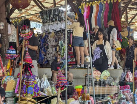Santiago Atitlán market panoramic